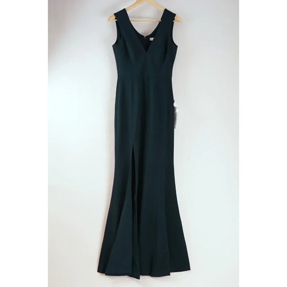 Dress the Population Sandra Plunge Crepe Trumpet Gown in Pine Green - Picture 2 of 8